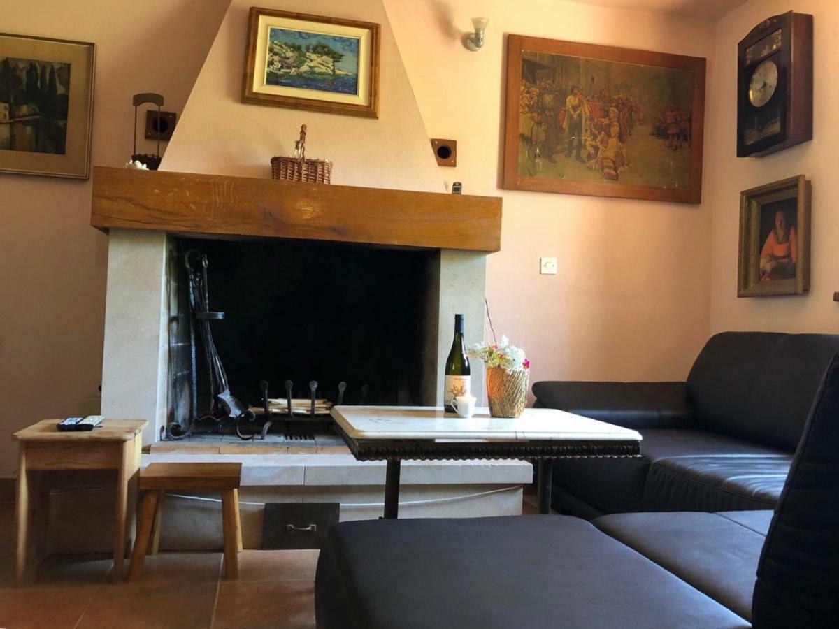 Holiday Home Villa Kastel Zrnovo Экстерьер фото